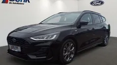 Obsidianschwarz metallic Gebraucht 2024 Ford Focus ST-Line Limousine | 22.900 € (Fairer Preis)