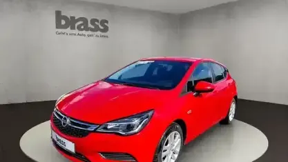 Gebraucht Opel Astra Edition 105 PS (77 kW) 2018 Lava rot (brillant) Limousine