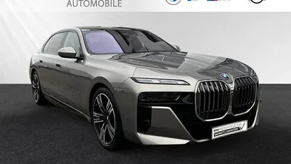 Gebraucht BMW 750e M Sport 489 PS (359 kW) 2024 Oxidgrau metallic Limousine