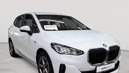 Gebraucht BMW 230e Active Tourer Performance 150 PS (110 kW) 2023 Alpinweiß Van / Kleinbus