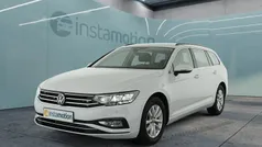 Weiß Gebraucht 2023 VW Passat Kombi | 33.056 € (Guter Preis)