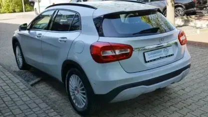 Gebraucht Mercedes GLA180 122 PS (89 kW) 2019 Silber metallic SUV