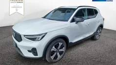 Weiss / crystal weiss Gebraucht 2022 Volvo XC40 Plus SUV | 36.590 € (Fairer Preis)