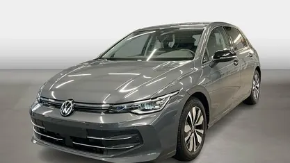 Gebraucht VW Golf VIII Goal 150 PS (110 kW) 2025 Delfingrau Limousine