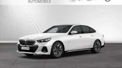 Gebraucht BMW 520 M Sport 197 PS (144 kW) 2025 Mineralweiß metallic Limousine