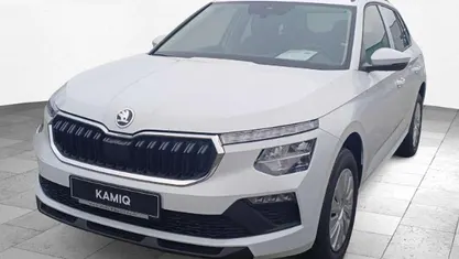 Moonweiss metallic Neu 2025 Skoda Kamiq Essence SUV | 27.289 € (Fairer Preis)