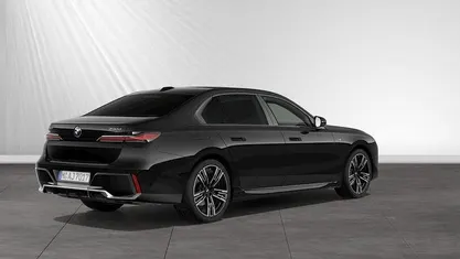Gebraucht BMW 740 M Sport 299 PS (219 kW) 2025 Black sapphire metallic Limousine