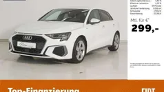 Weiss Gebraucht 2024 Audi A3 Sportback S-Line Limousine | 28.440 € (Guter Preis)