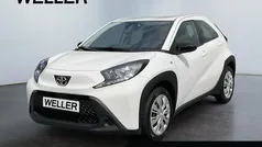 Weiss Gebraucht 2022 Toyota Aygo X-play Kleinwagen | 13.880 € (Fairer Preis)