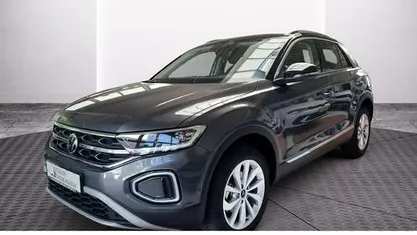 Indiumgrau metallic / schwarz Gebraucht 2025 VW T-Roc Style SUV | 36.889 € (Fairer Preis)