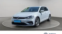 Weiß Gebraucht 2017 VW Golf VII Highline Limousine | 17.480 € (Teuer)