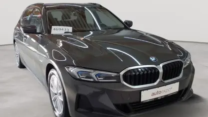 Gebraucht BMW 320e Sport Line 163 PS (119 kW) 2023 Dravitgrau metallic Kombi