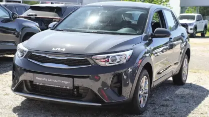 Gebraucht Kia Stonic Edition 7 101 PS (74 kW) 2023 Perennialgrau met (grau) SUV