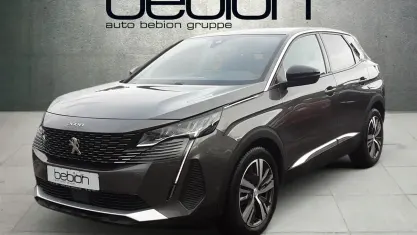Gebraucht Peugeot 3008 Allure 131 PS (96 kW) 2023 Metfa platinium grau SUV