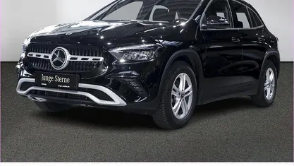 Unilack nachtschwarz Gebraucht 2024 Mercedes GLA200 SUV | 36.490 € (Fairer Preis)