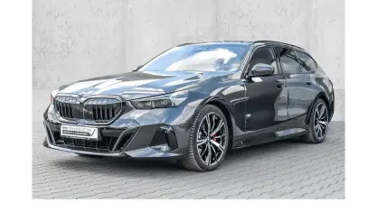 Gebraucht BMW 520 M Sport 197 PS (144 kW) 2025 Grau Kombi