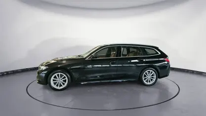 Gebraucht BMW 320 Sport Line 184 PS (135 kW) 2022 Saphirschwarz metallic Kombi