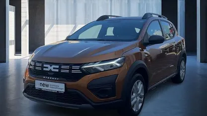 Usata Dacia Sandero Essentiel 101 CV (74 kW) 2024 Arancione Berlina