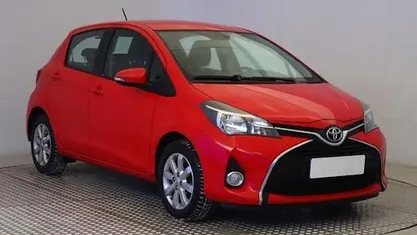 Gebraucht Toyota Yaris Comfort 69 PS (50 kW) 2016 Rot Limousine