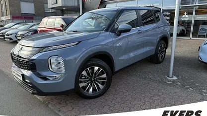 Neu Mitsubishi Outlander P-HEV Plus 136 PS (100 kW) 2025 Mondsteingrau SUV
