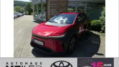 Karminarot metallic Gebraucht 2025 Toyota bZ4X SUV | 39.960 € (Fairer Preis)