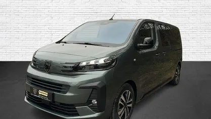 Neu Peugeot Traveller Allure 179 PS (131 kW) 2026 Grün Van / Kleinbus