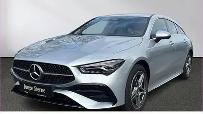 Gebraucht Mercedes CLA250e Shooting Brake AMG 163 PS (119 kW) 2025 Lack hightechsilber Kombi