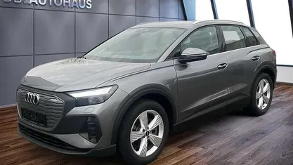 Grau Gebraucht 2023 Audi Q4 e-tron Ambiente SUV | 33.960 € (Guter Preis)