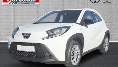 Käytetty Toyota Aygo X X-play 72 HP (52 kW) 2025 Valkoinen Katumaasturi