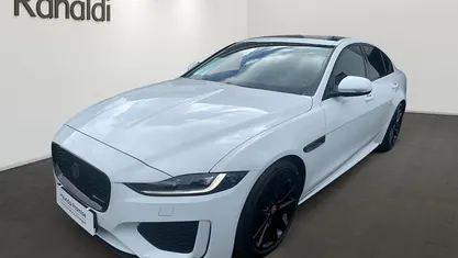 Weiss Gebraucht 2023 Jaguar XE R-Dynamic Limousine | 34.990 €