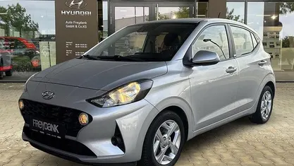 Sleek silver Gebraucht 2020 Hyundai i10 Trend Kleinwagen | 14.999 € (Guter Preis)