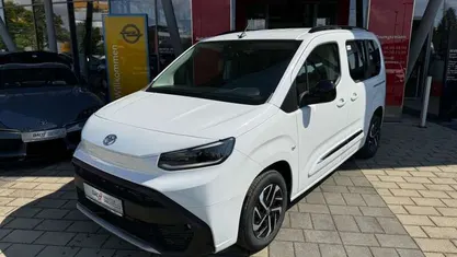 Gebraucht 2024 Toyota Proace Verso Team Kombi | 27.490 € (Guter Preis)