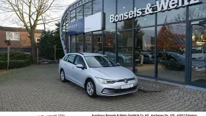 Silber metallic Gebraucht 2021 VW Golf VIII Life Kombi | 18.950 € (Fairer Preis)