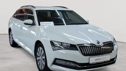 Gebraucht Skoda Superb Ambition 156 PS (114 kW) 2022 Moonweiß perleffekt Kombi