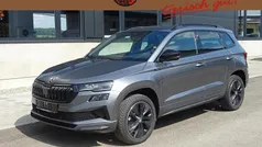 Blackmagic perleffekt Neu 2025 Skoda Karoq SportLine SUV | 36.990 € (Fairer Preis)
