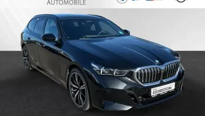 Gebraucht BMW 520 M Sport 208 PS (152 kW) 2025 Black sapphire metallic Kombi