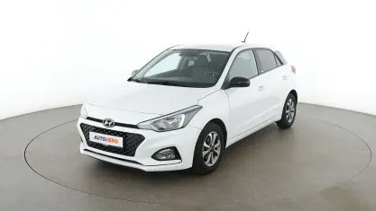 Gebraucht Hyundai i20 Advantage 84 PS (61 kW) 2020 Weiß Kleinwagen