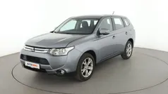 Grau Gebraucht 2015 Mitsubishi Outlander Classic Collection SUV | 12.790 € (Guter Preis)