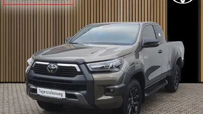 Braun Neu 2025 Toyota HiLux Abholung | 53.890 € (Superpreis)