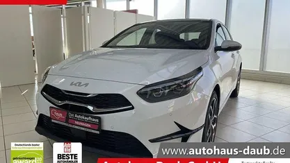 Neu Kia Ceed 140 PS (102 kW) 2025 Carraraweiss Kleinwagen