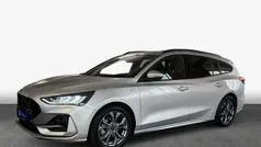 Moondust silber metallic Gebraucht 2023 Ford Focus ST-Line X Kombi | 22.375 € (Guter Preis)