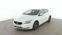 Weiß Gebraucht 2018 Volvo V40 Momentum Kombi | 14.180 € (Fairer Preis)