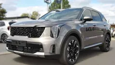 Volcanic sand metallic Neu 2025 Kia Sorento 3 SUV | 61.455 € (Fairer Preis)