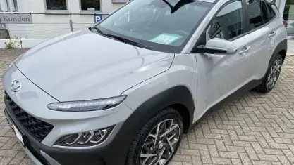 Gebraucht Hyundai Kona Trend 105 PS (77 kW) 2023 Grau SUV