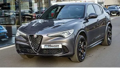 Grau Gebraucht 2022 Alfa Romeo Stelvio Quadrifoglio SUV | 52.795 € (Fairer Preis)