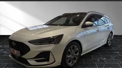 Polarsilber (metallic) Gebraucht 2023 Ford Focus ST-Line Kombi | 25.900 € (Fairer Preis)