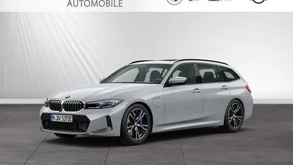Gebraucht BMW 330e M Sport 292 PS (214 kW) 2025 Kombi