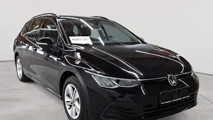 Gebraucht VW Golf VIII Life 150 PS (110 kW) 2022 Deep black perleffekt Kombi