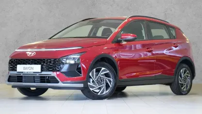 Neu Hyundai Bayon Trend 101 PS (74 kW) 2025 Dragon red SUV