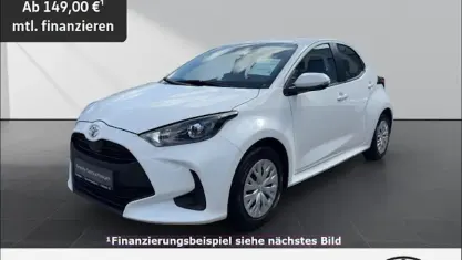 Gebraucht Toyota Yaris Comfort 72 PS (52 kW) 2022 Pure) white ii (weiss Kleinwagen
